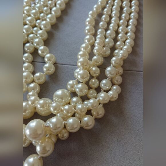 J. CREW 5 strand knotted graduated layered white faux pearl necklace - Picture 2 of 10